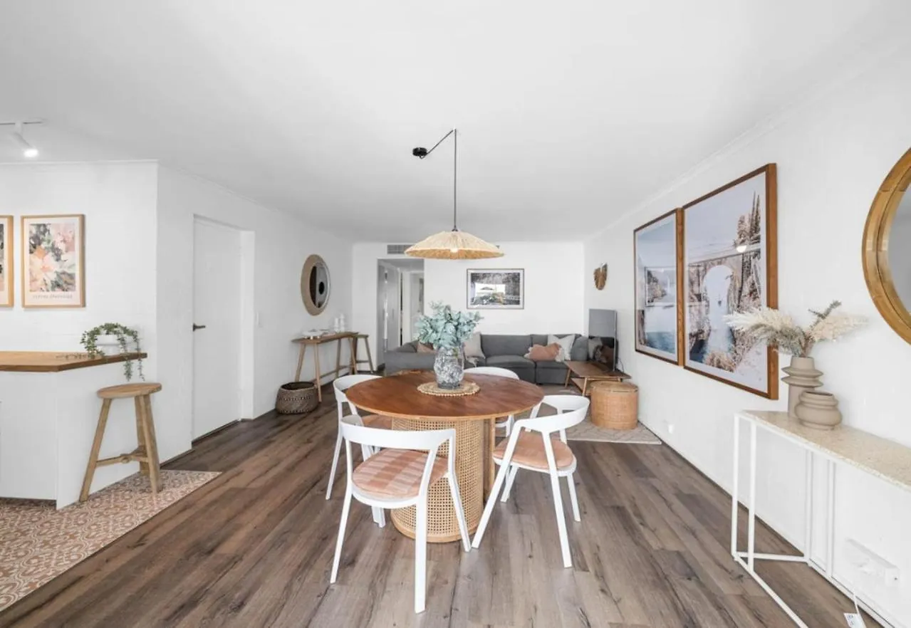 Contemporary Coastal Bliss Apartment Noosa Heads